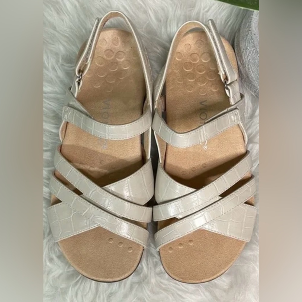 Vionic Women’s ivory Croc-Embossed Comfort Sandals size 8.5